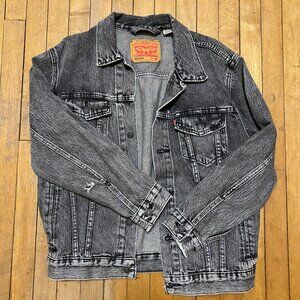 Gray distressed Levi's denim jacket, M